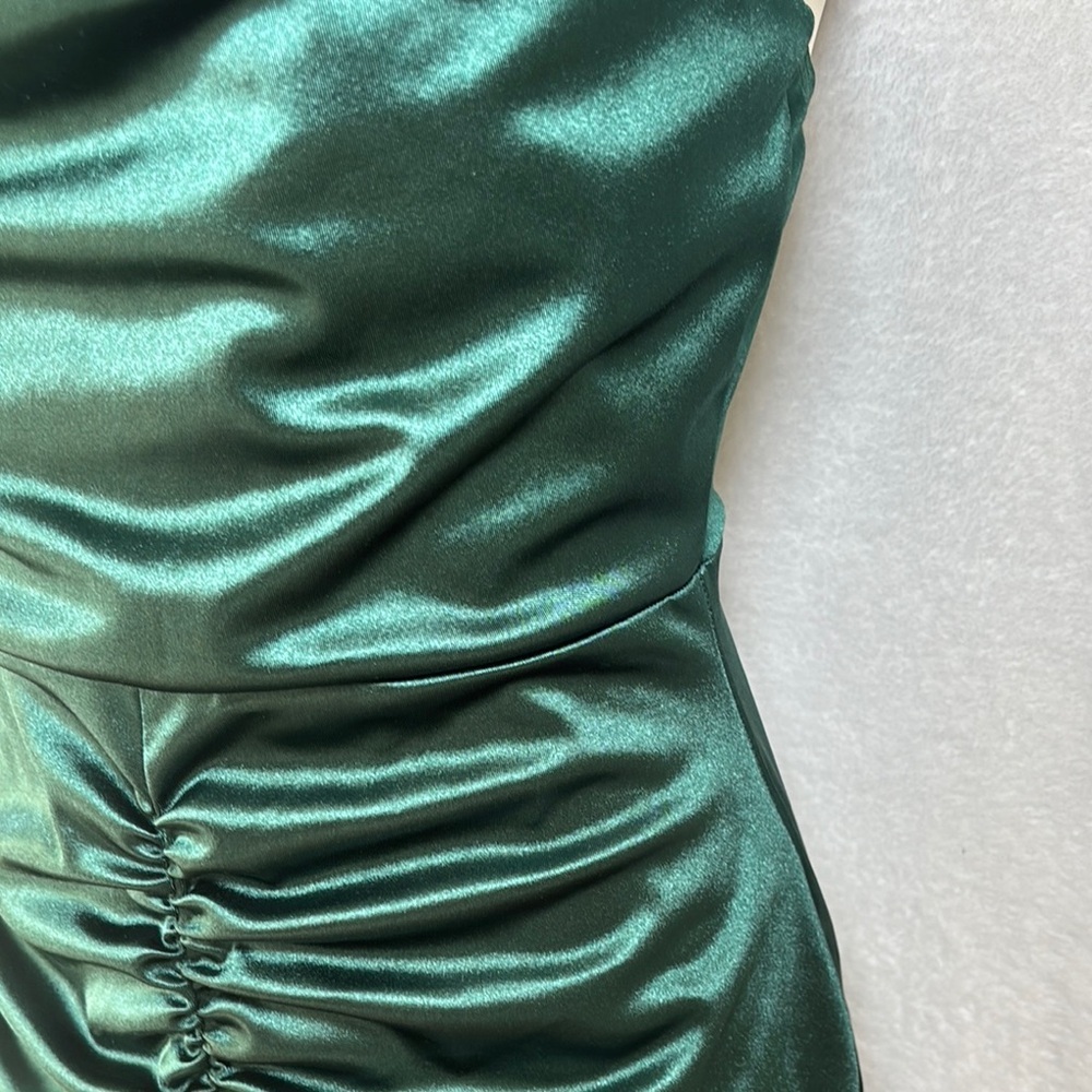 Elegant‎ Green Ruched Dress - Picture 5 of 8